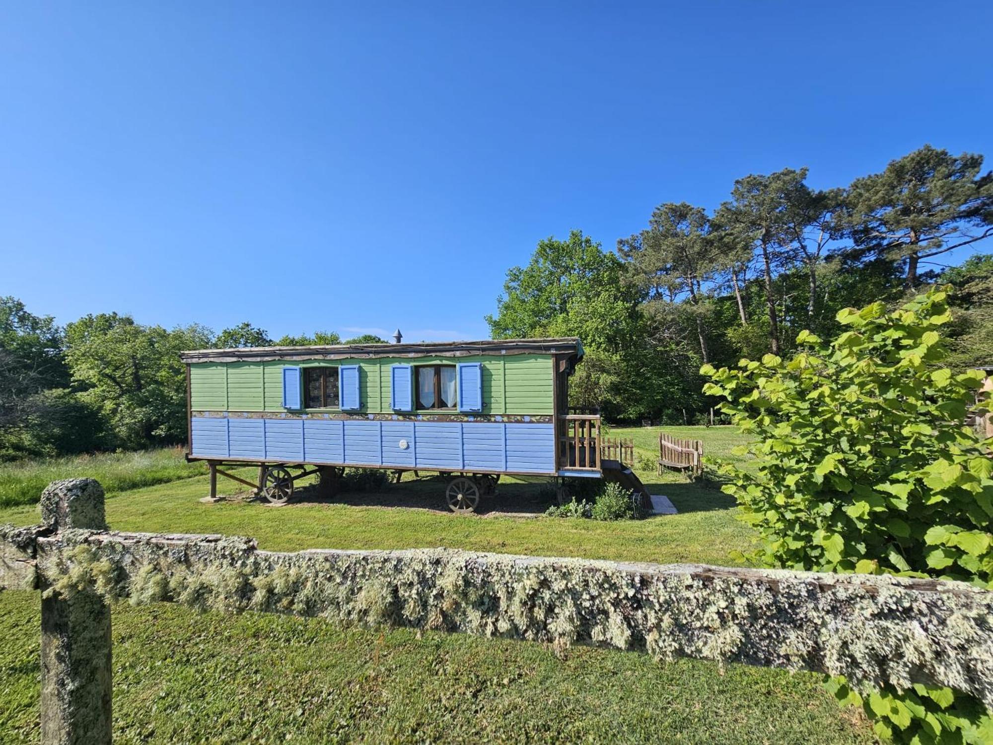 Roulotte Fleur Des Champs Villa Sigalens Exterior photo